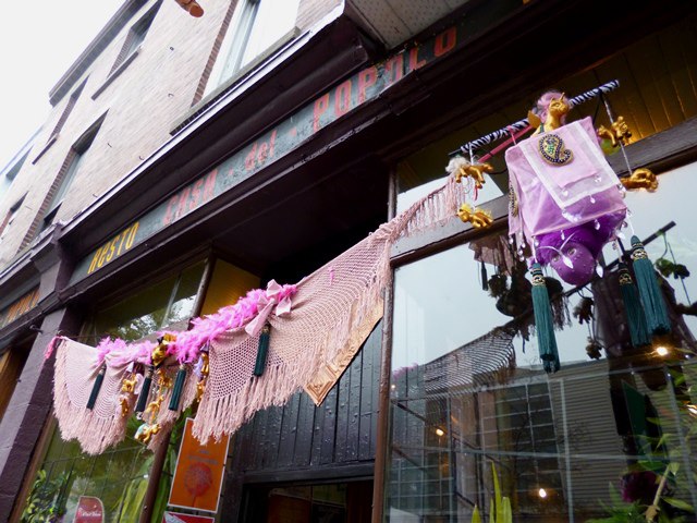 391710_217676368363520_1993714165_n